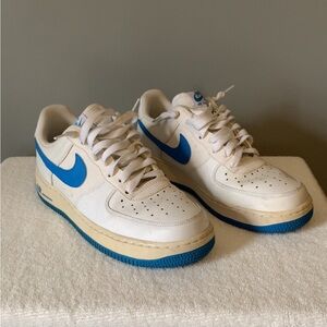 Nike Men's White and Blue Sneakers